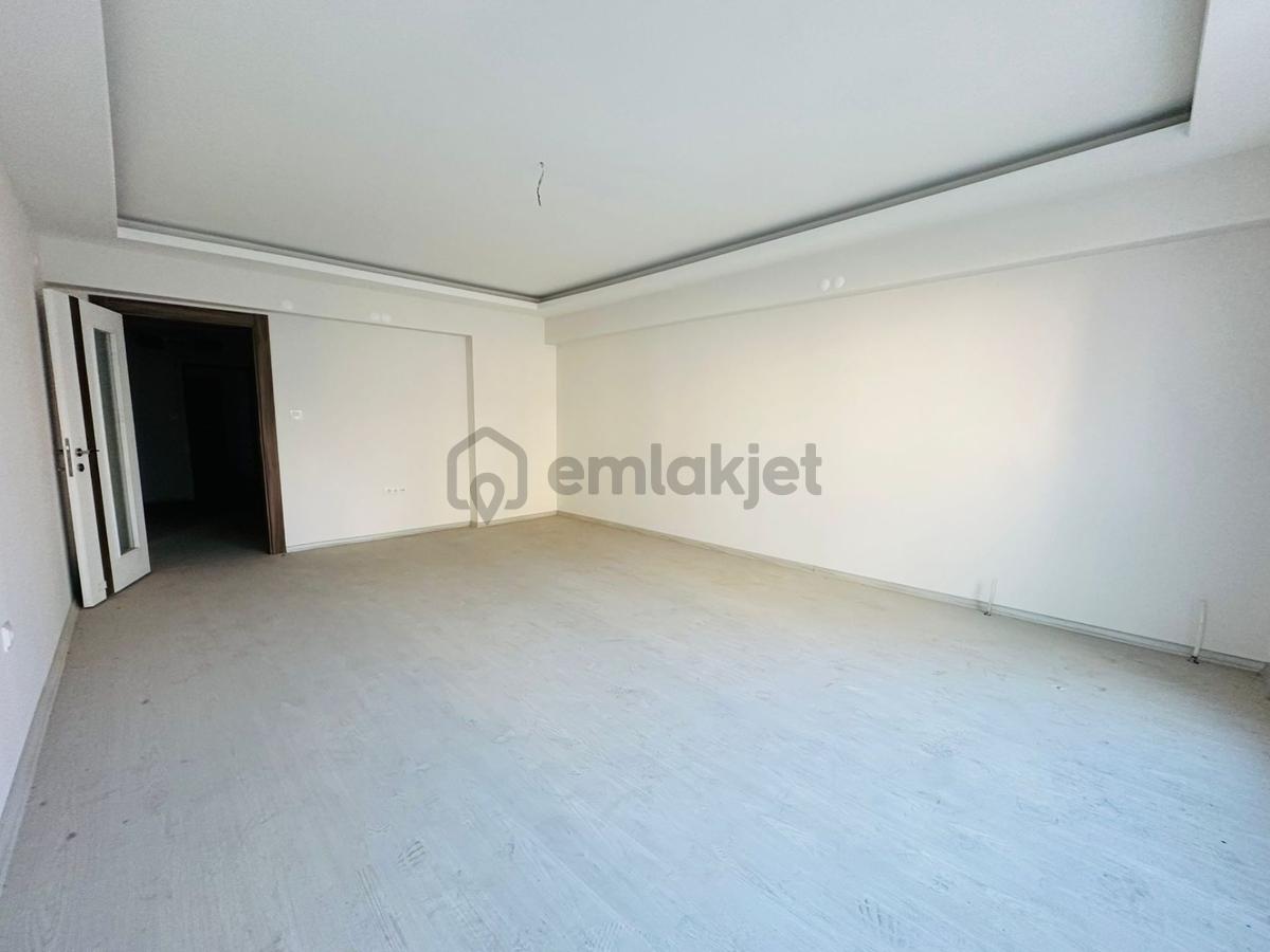Başpınar Mahallesinde Ebeveyn Banyolu 3+1 Katta Satılık Daire !! - 8