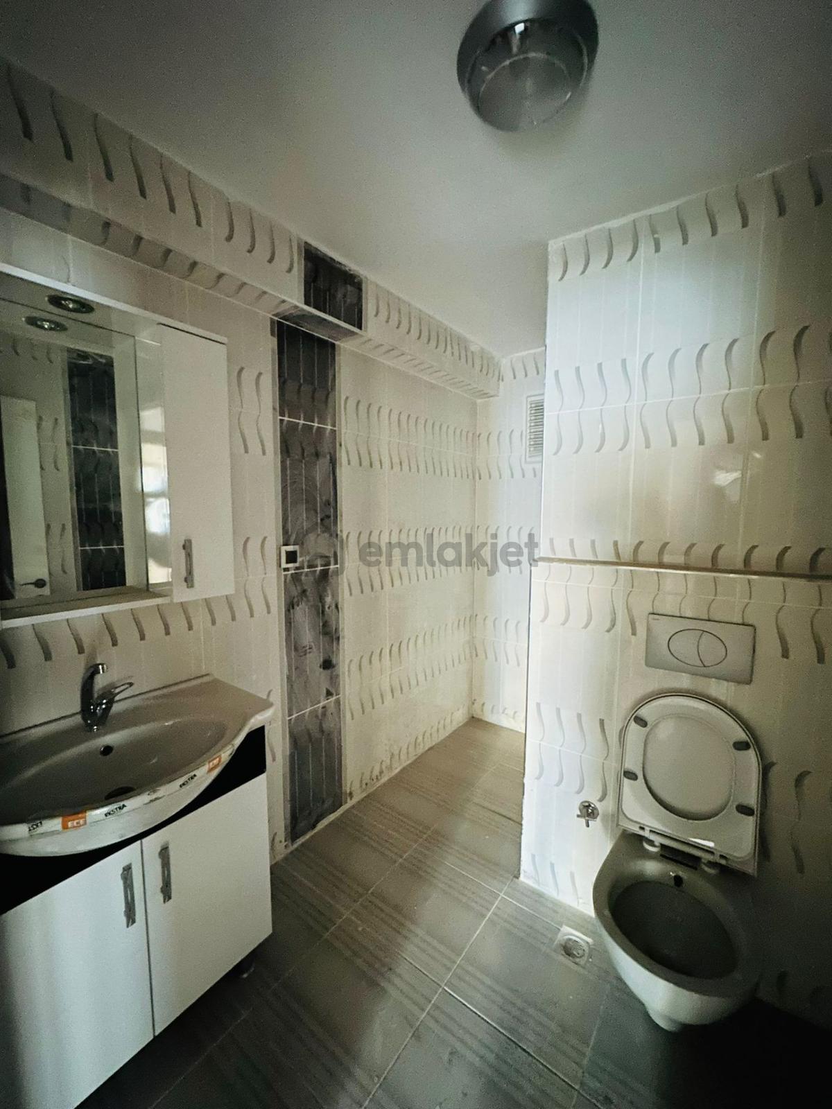 Başpınar Mahallesinde Ebeveyn Banyolu 3+1 Katta Satılık Daire !! - 22