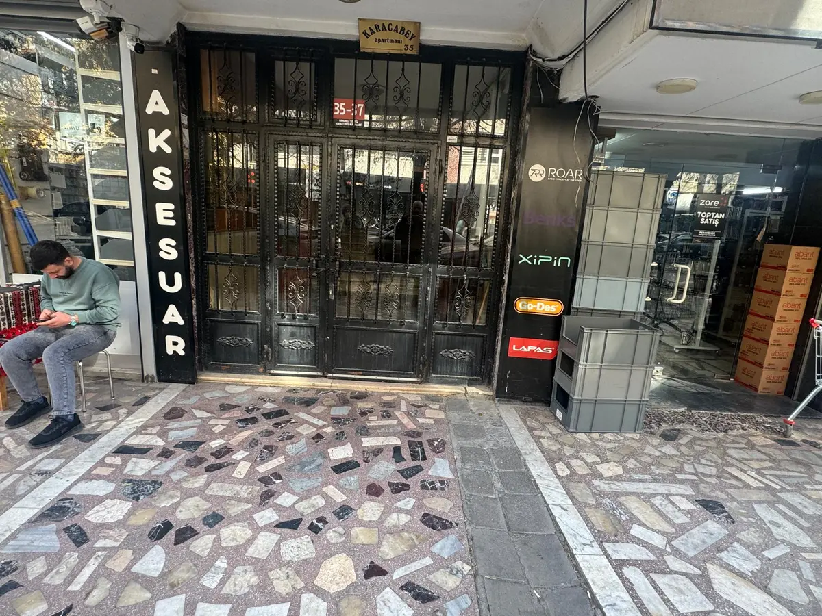 Necatibey Hanımeli Sokak'ta 1+1 Satılık Ofis - 3