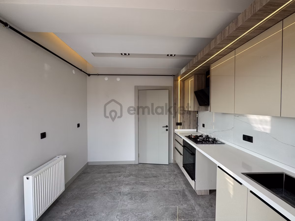 Zerdalilikte K.otoparklı Kombili Geniş Kullanışlı 3+1 Dubleks - 4