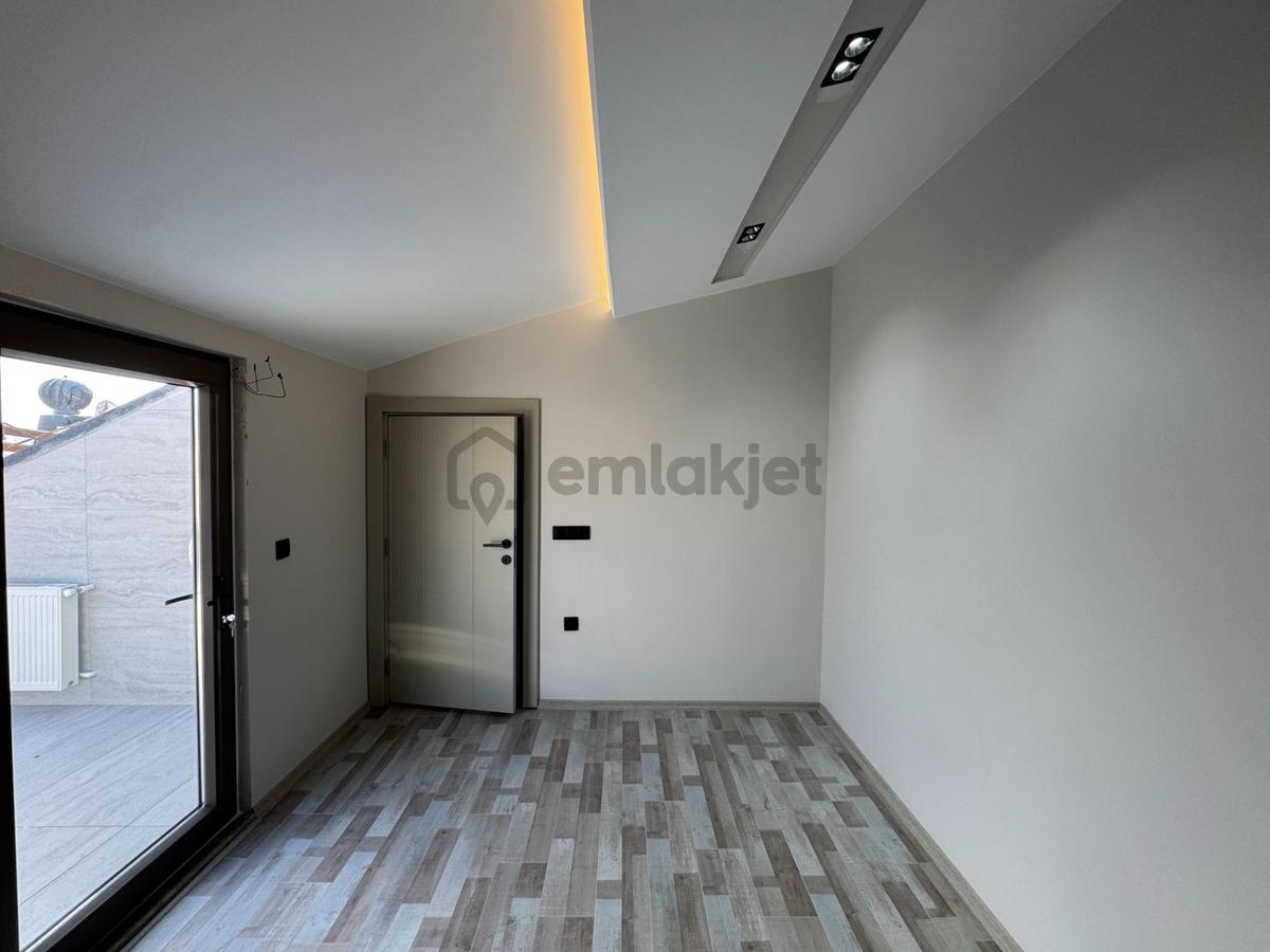 Zerdalilikte K.otoparklı Kombili Geniş Kullanışlı 3+1 Dubleks - 21