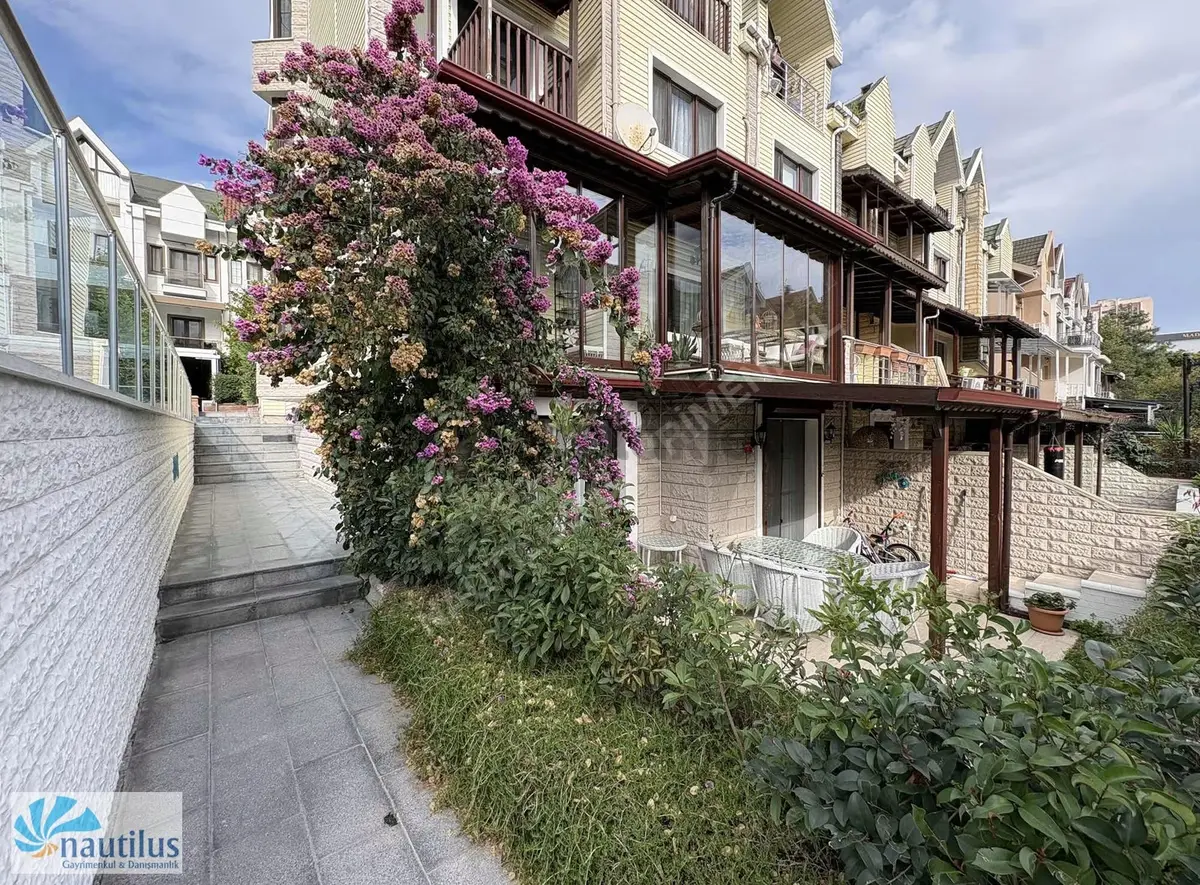Esenkent Efes Evler Satılık Köşe Tadilatlı Villa - 21
