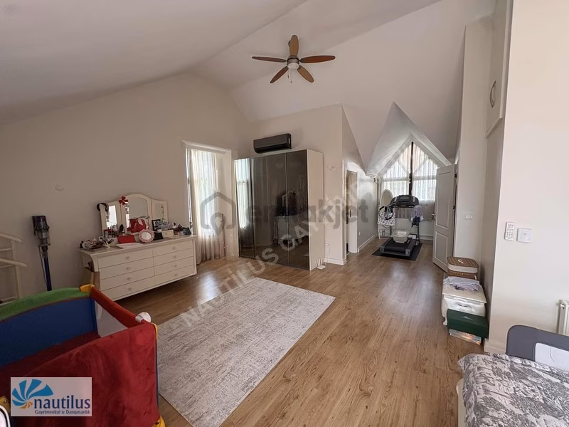 Esenkent Efes Evler Satılık Köşe Tadilatlı Villa - 13