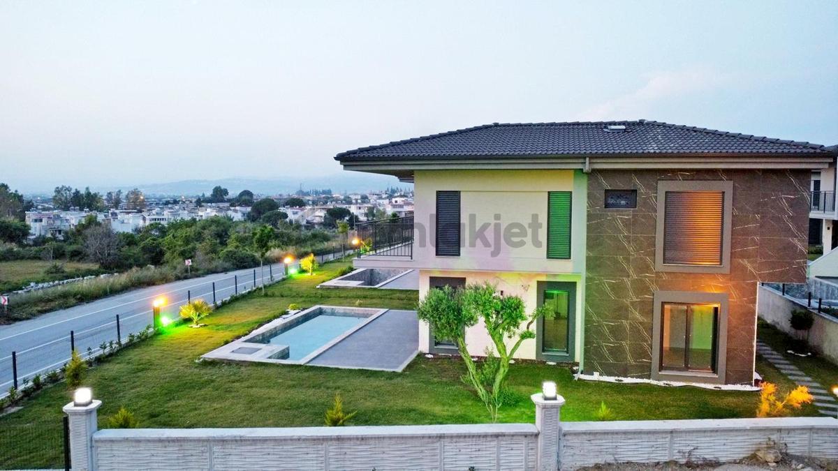 Kuşadası Satılık Özel Havuzlu 4+1 Müstakil Villa - 7