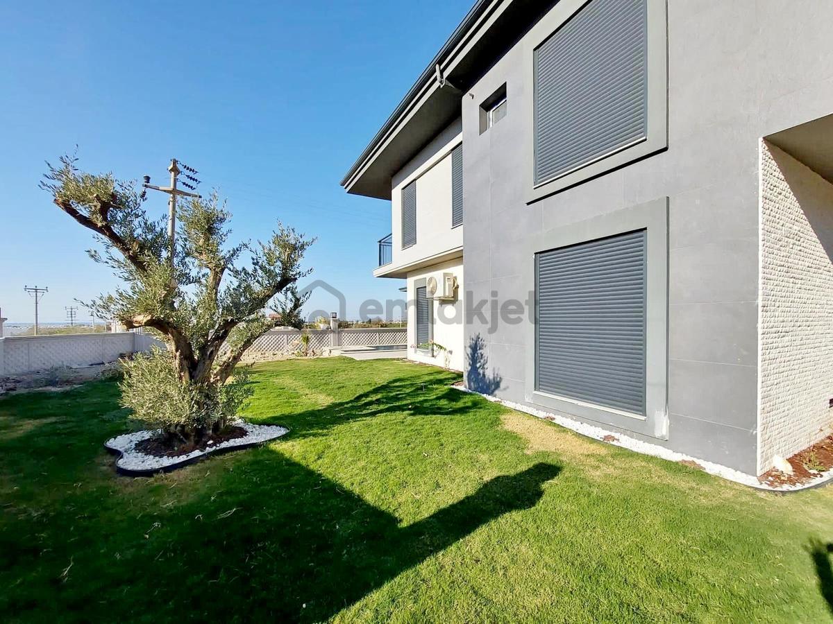 Kuşadası Satılık Özel Havuzlu 4+1 Müstakil Villa - 6