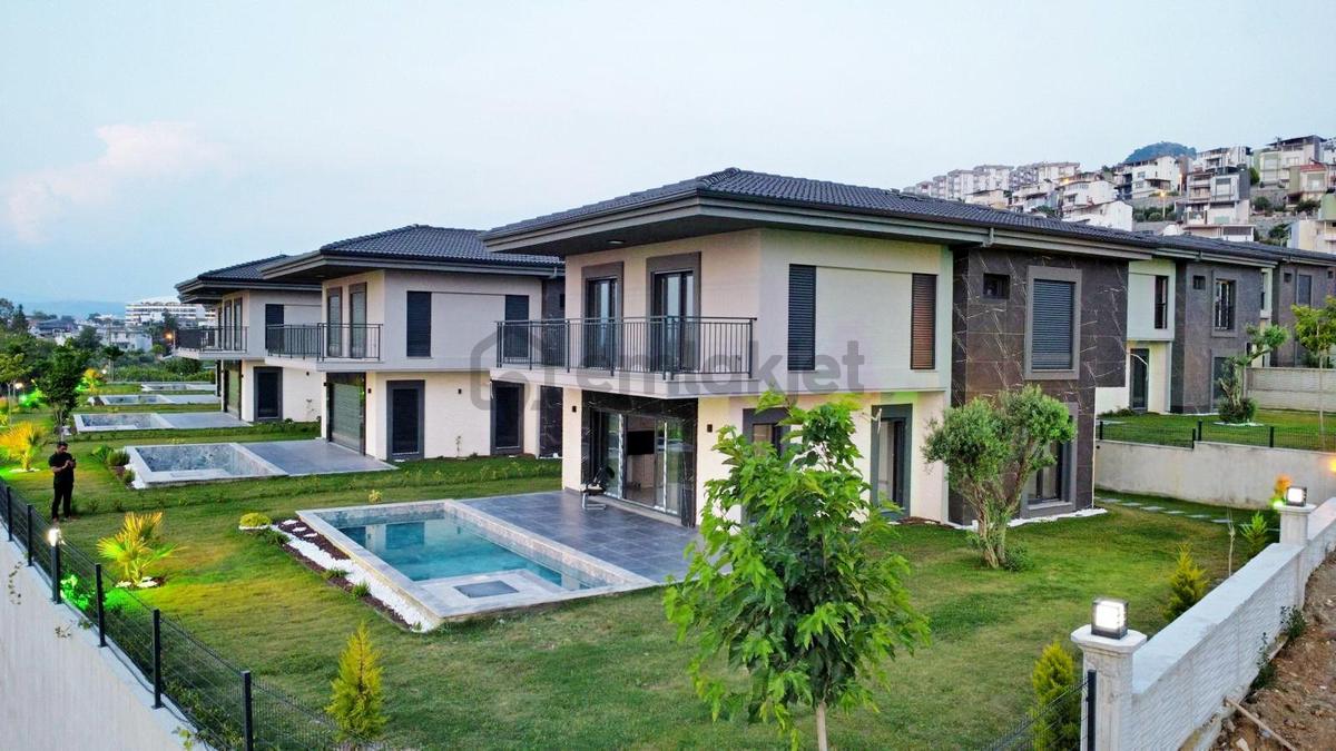 Kuşadası Satılık Özel Havuzlu 4+1 Müstakil Villa - 8