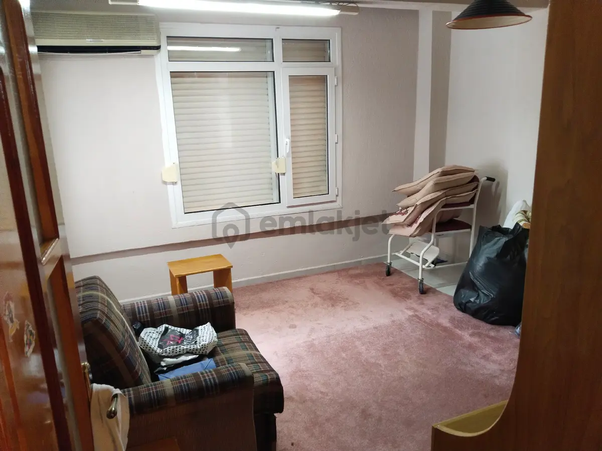 Bergama Bahçelievler Mah Kapalı Mutfak Ara Kat 3+1 Geniş Daire Satılık - 25