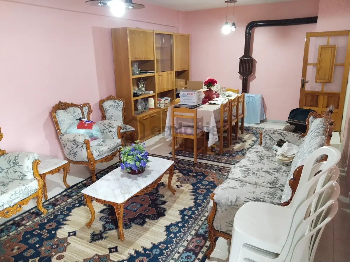 Bergama Bahçelievler Mah Kapalı Mutfak Ara Kat 3+1 Geniş Daire Satılık - 8