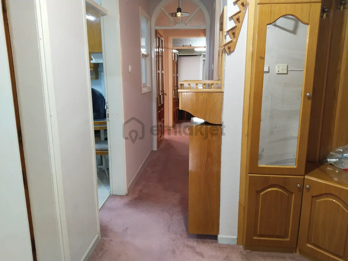Bergama Bahçelievler Mah Kapalı Mutfak Ara Kat 3+1 Geniş Daire Satılık - 10
