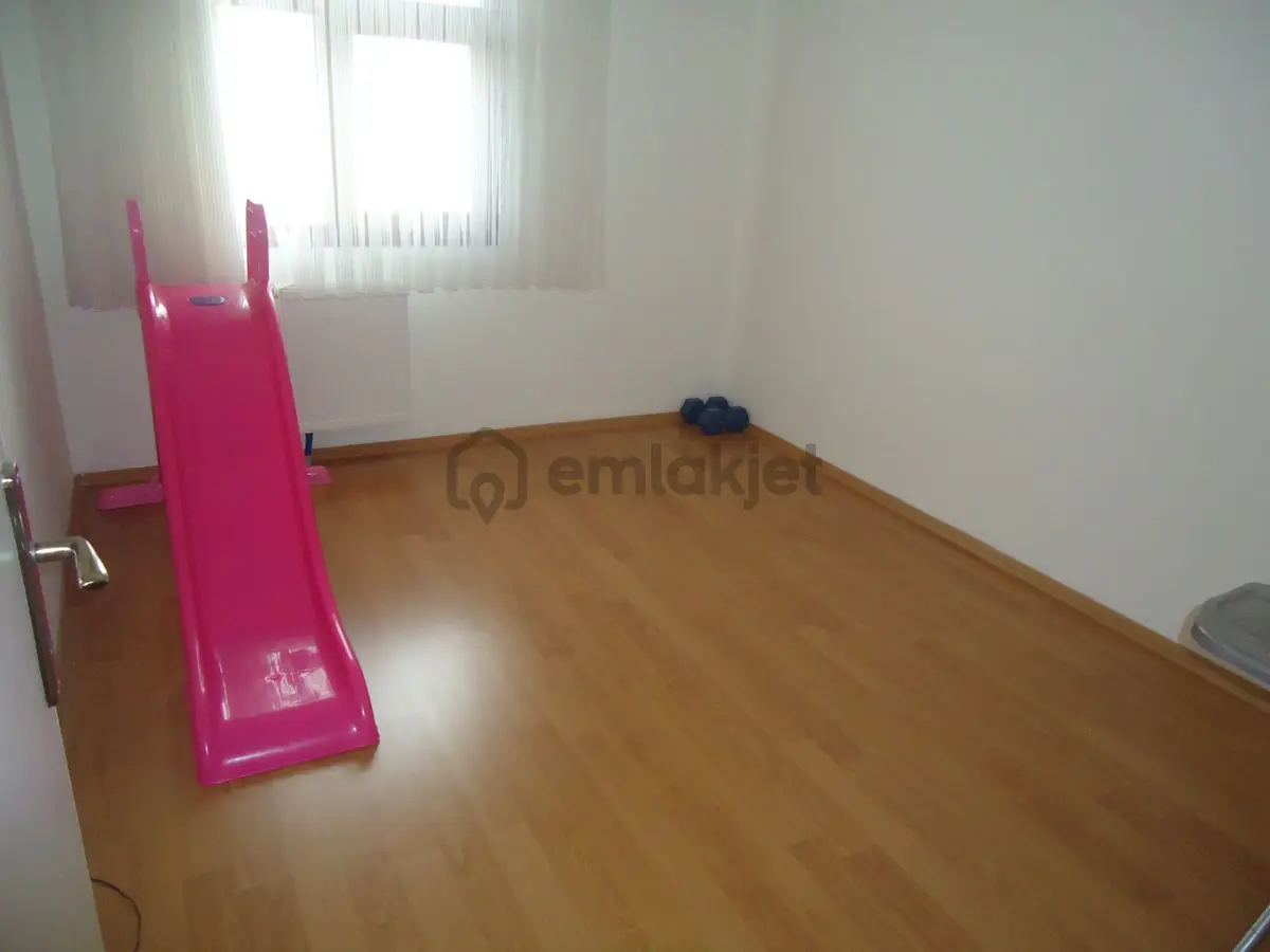 Krc'den Manzaralı Yapılı 4+1 Satılık Daire - 17