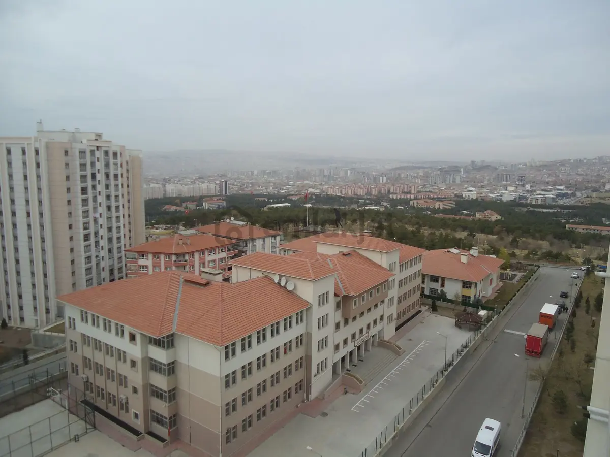 Krc'den Manzaralı Yapılı 4+1 Satılık Daire - 23