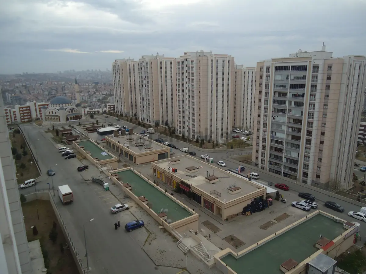 Krc'den Manzaralı Yapılı 4+1 Satılık Daire - 21