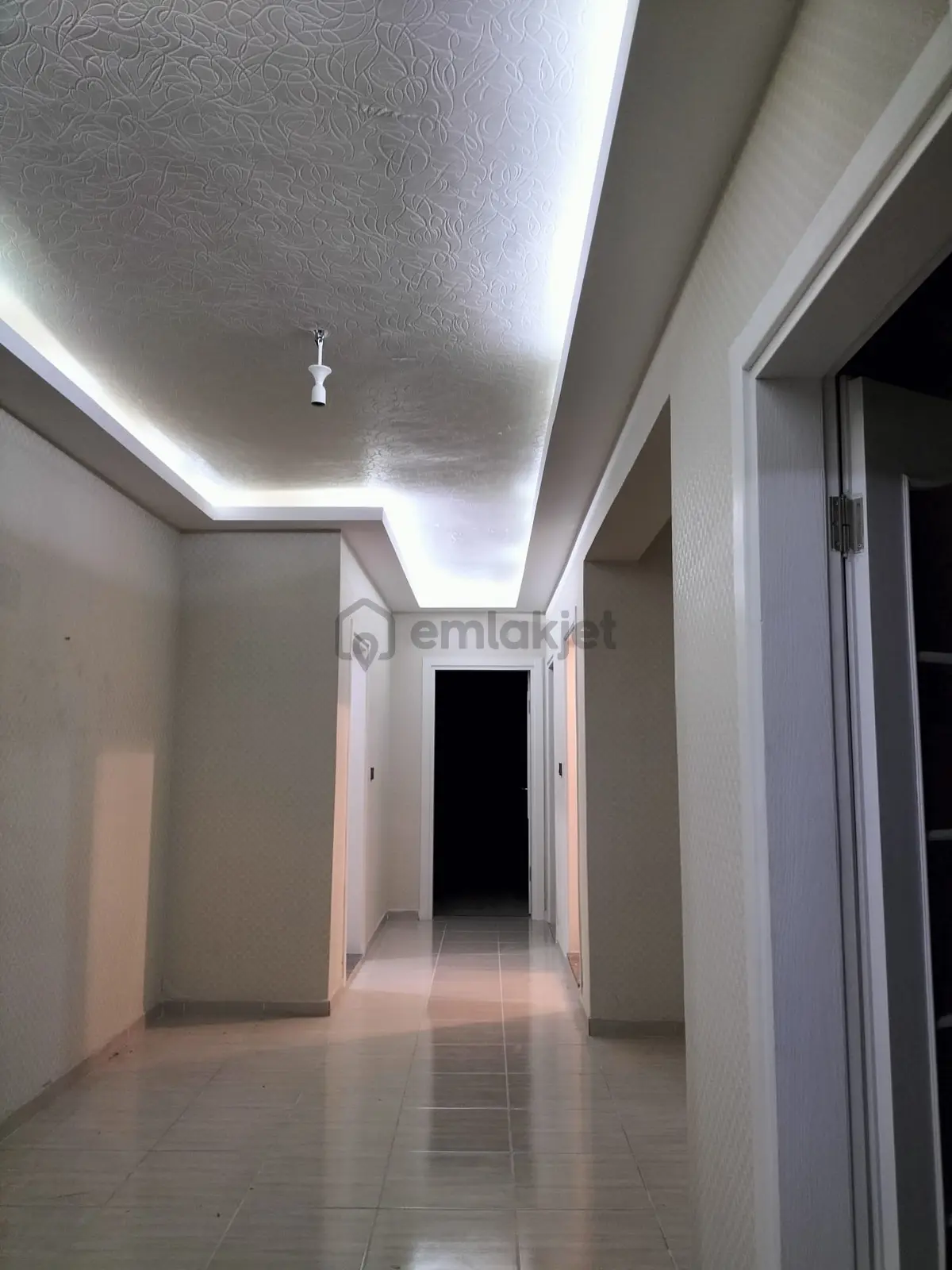 Gürsuda Geniş Güzel Lokasyonda Satılık Daire - 3