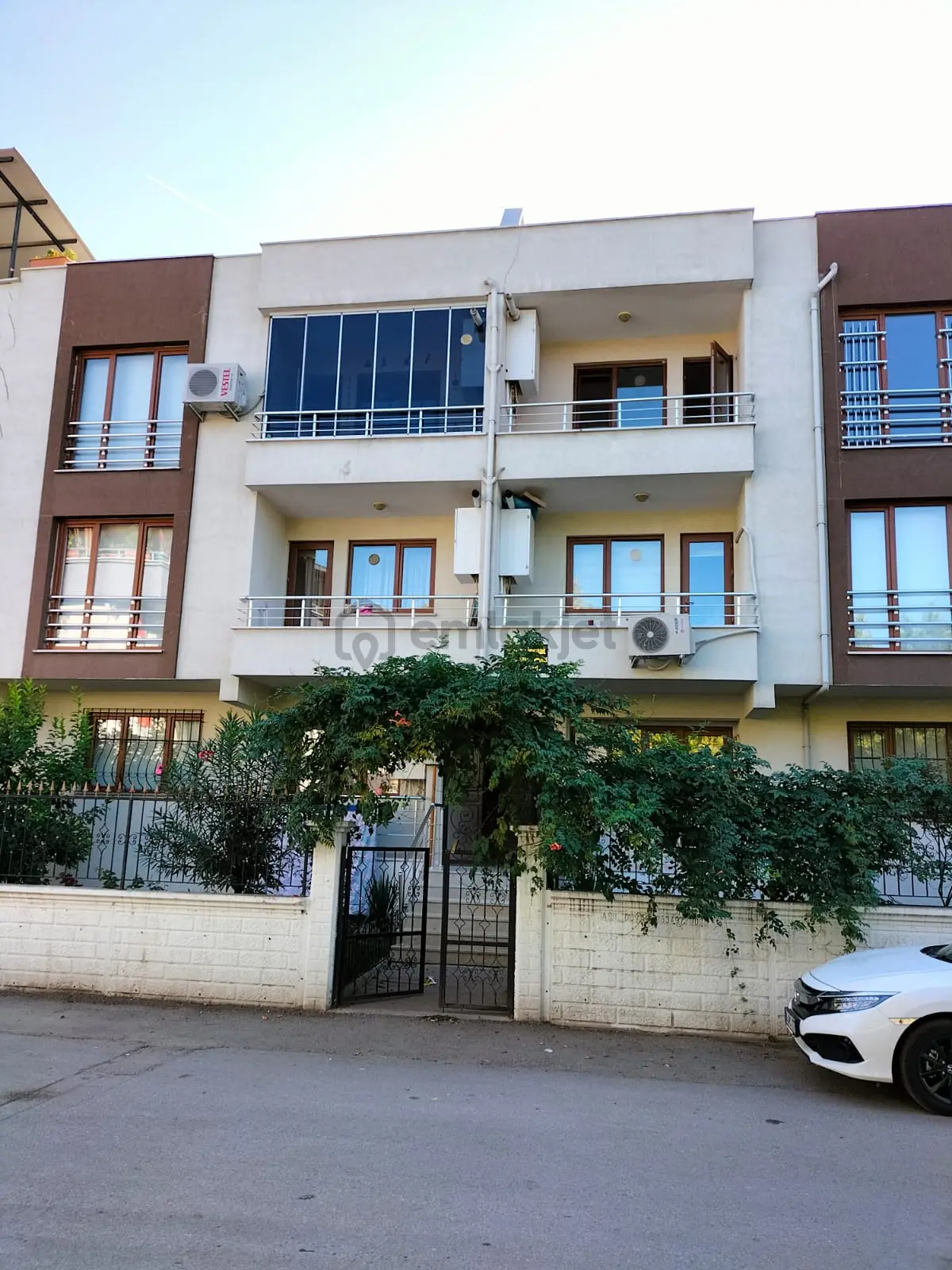 Gürsuda Geniş Güzel Lokasyonda Satılık Daire