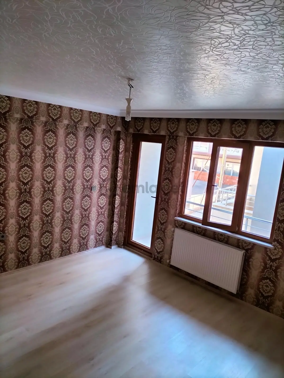 Gürsuda Geniş Güzel Lokasyonda Satılık Daire - 19
