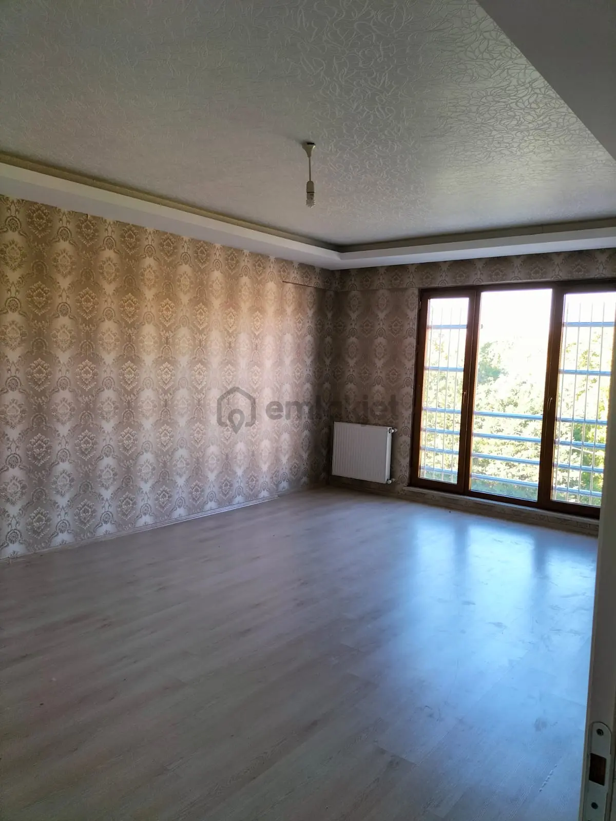 Gürsuda Geniş Güzel Lokasyonda Satılık Daire - 18