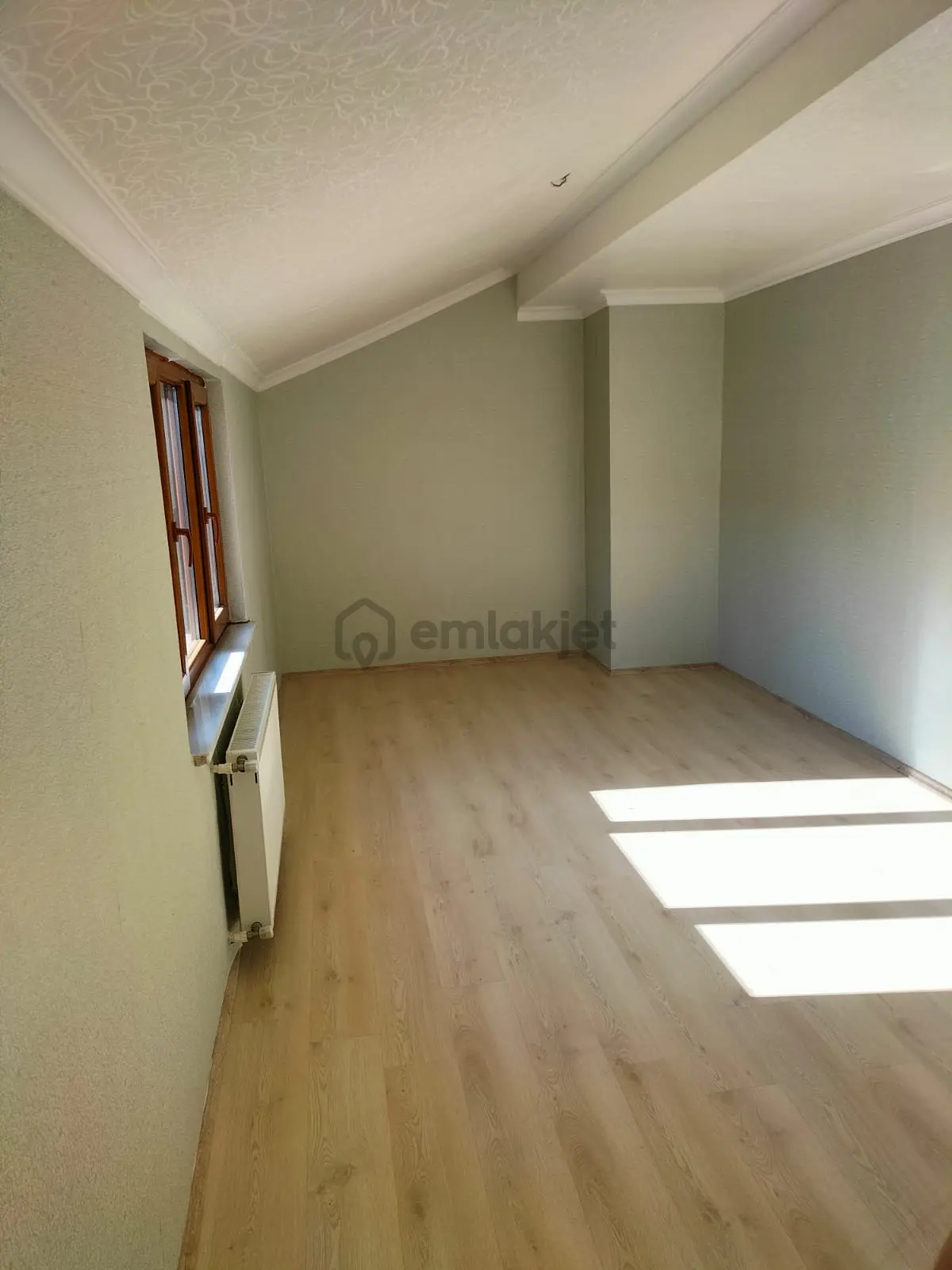 Gürsuda Geniş Güzel Lokasyonda Satılık Daire - 5