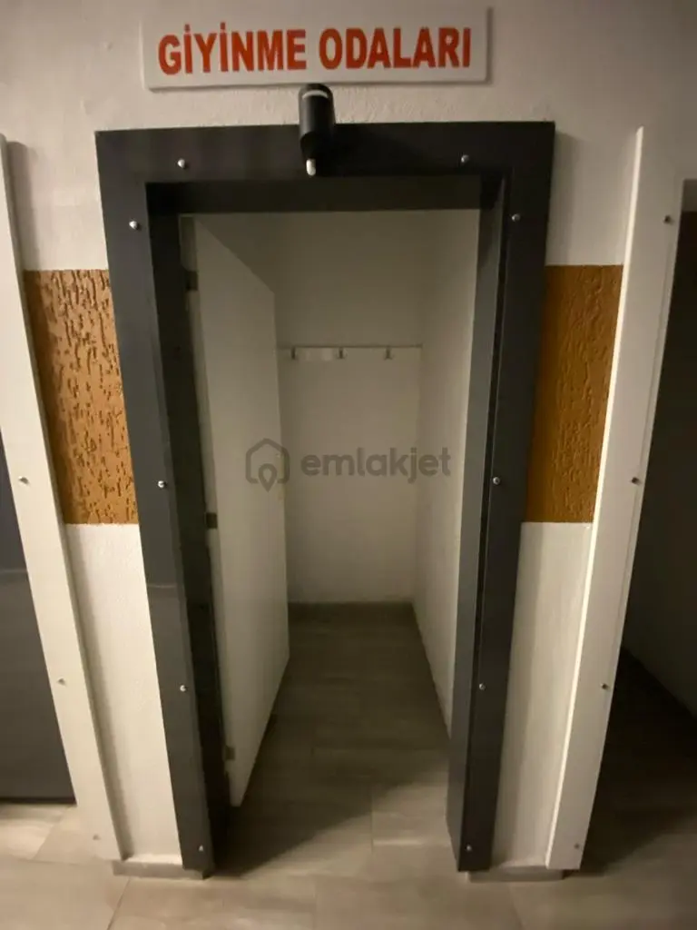 Vitrinden Beykonaklarında Arakat Ebeveyn Banyolu 3+1 - 35