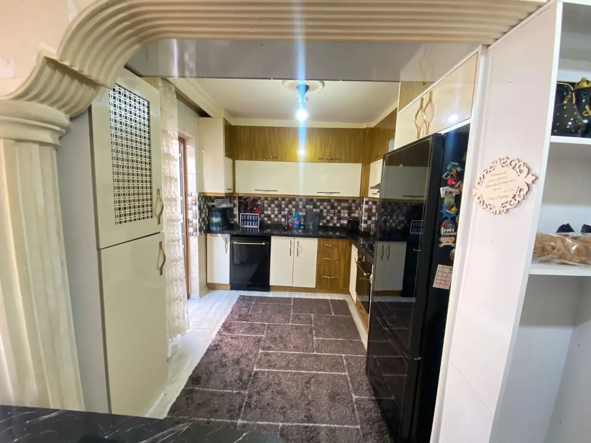 Atapark Mahallesi'nde Cadde Üzerinde 5+1 Teraslı Daire!