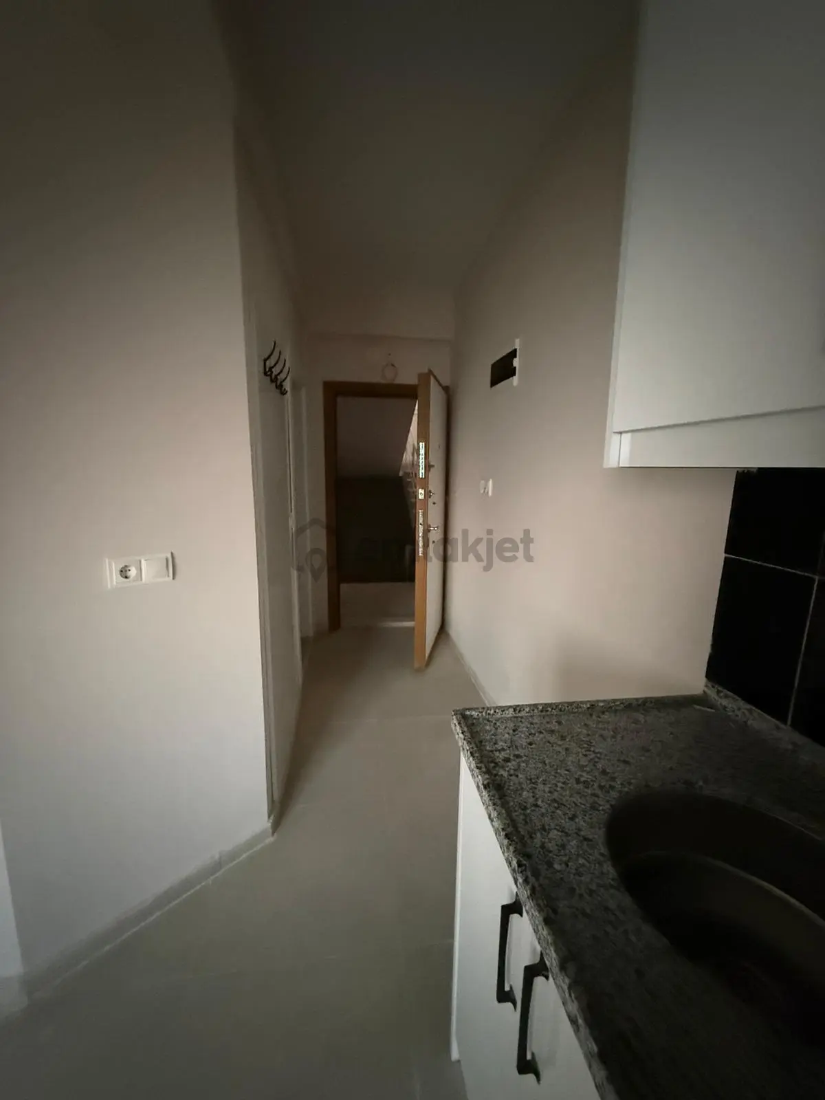 Üniversite Civarı Göl Manzaralı 1+1 Satılık Daire - 6