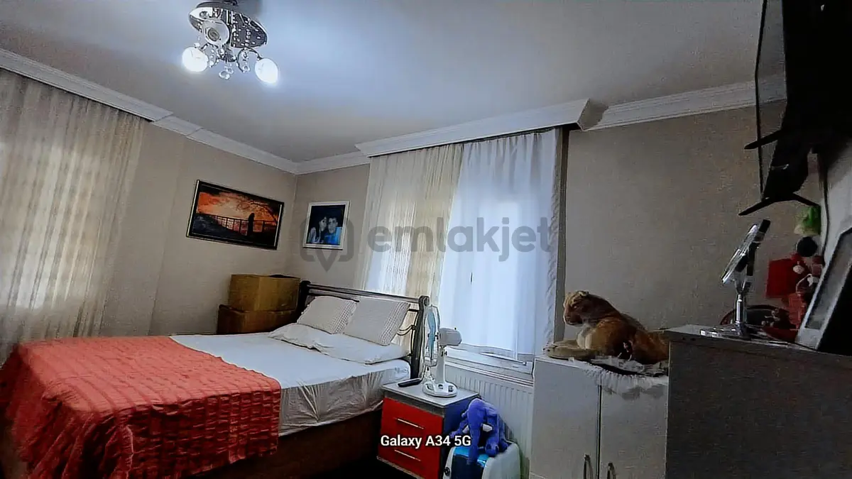 Buca Menderes Caddesinde, Cadde Cepheli,3+1 Ara Kat Satılık - 24