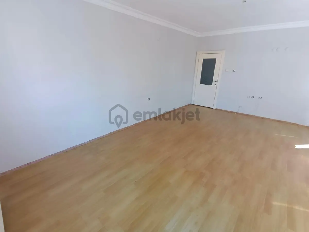 Aktepe Mahallesi'nde Cadde Yanı Katta 3+1 Daire! - 12