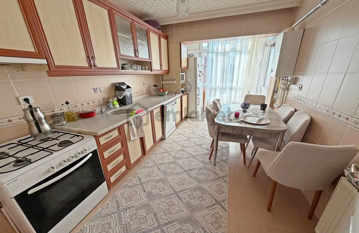 Atapark Mahallesi'nde Cadde Üzeri Manzaralı 3+1 Daire!