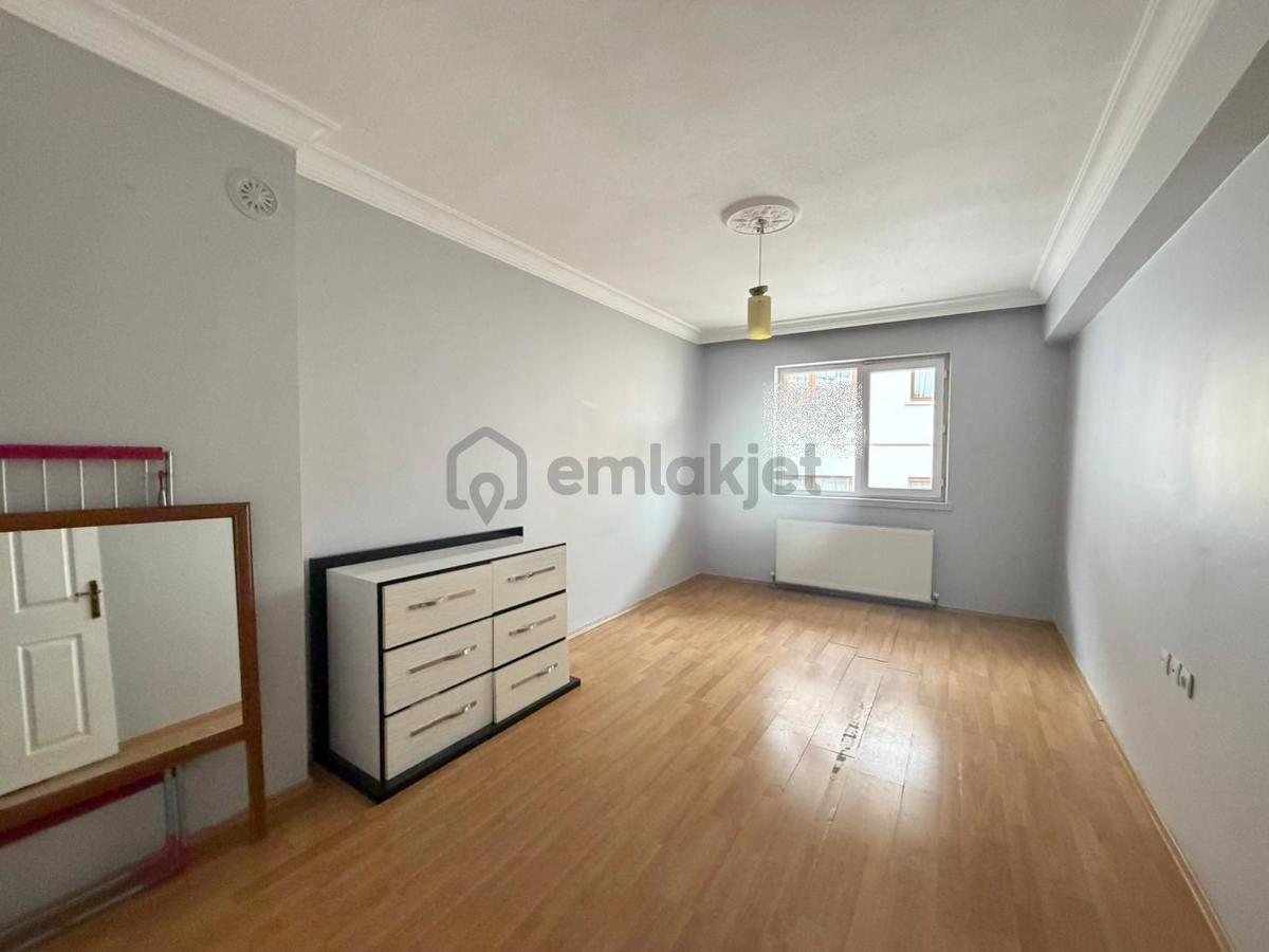 Başak Mahallesinde Ön Cephe Çift Balkonlu 3+1 Katta Satılık Daire !! - 9