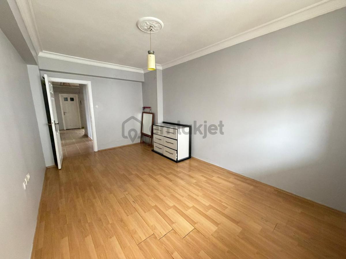 Başak Mahallesinde Ön Cephe Çift Balkonlu 3+1 Katta Satılık Daire !! - 10