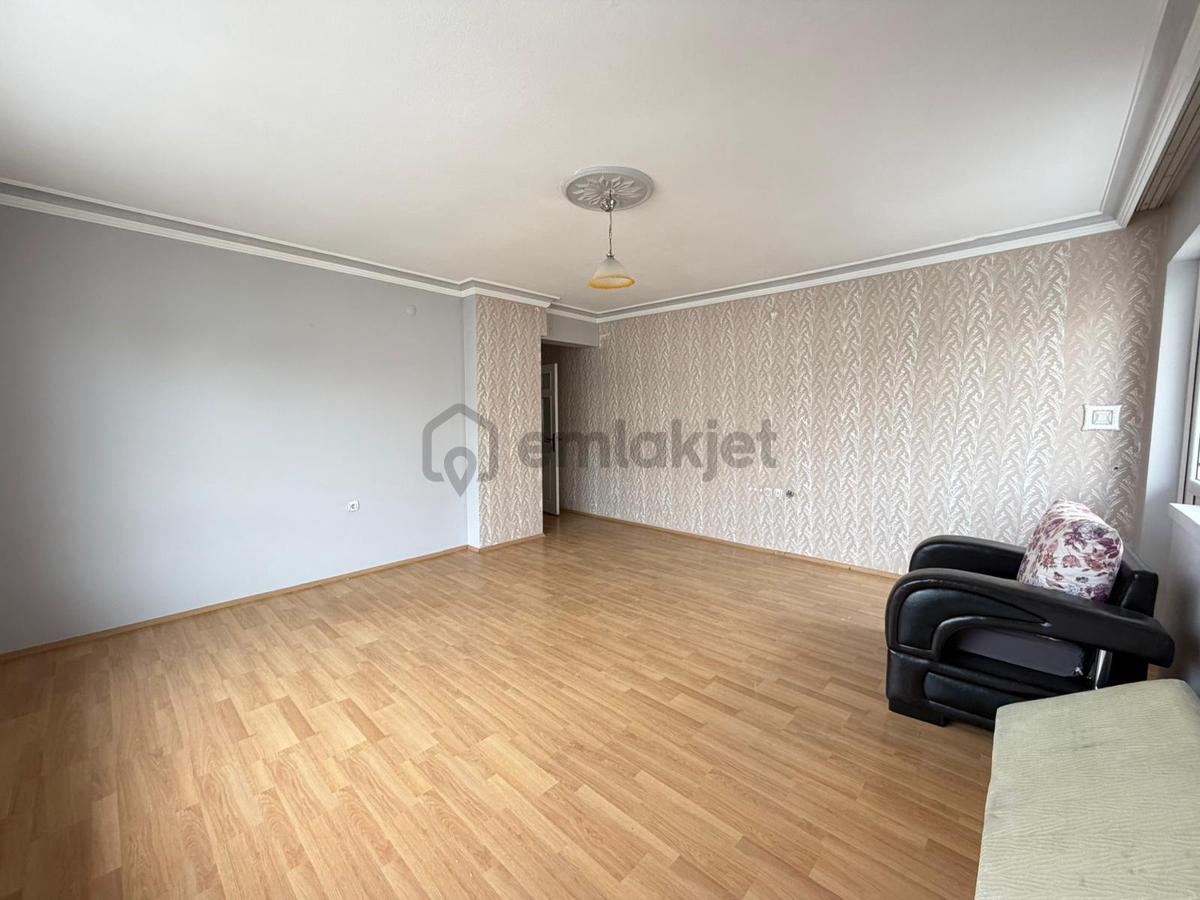Başak Mahallesinde Ön Cephe Çift Balkonlu 3+1 Katta Satılık Daire !! - 6