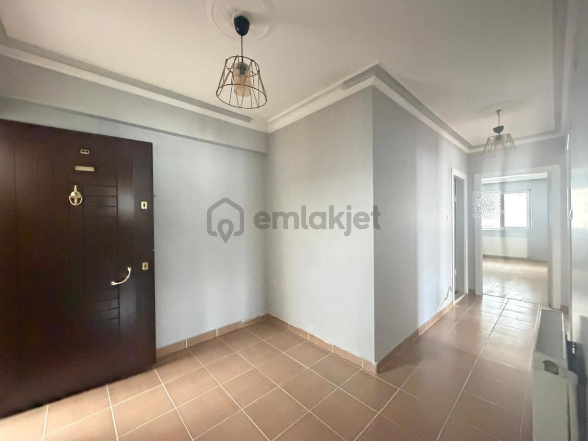 Başak Mahallesinde Ön Cephe Çift Balkonlu 3+1 Katta Satılık Daire !! - 14