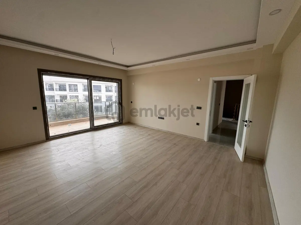 Edremit Çamlıbelde Site İçinde Kapalı Otopark 3+1 Dubleks Daire - 5