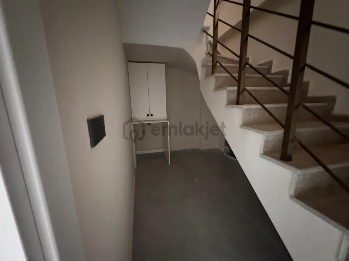 Edremit Çamlıbelde Site İçinde Kapalı Otopark 3+1 Dubleks Daire - 24