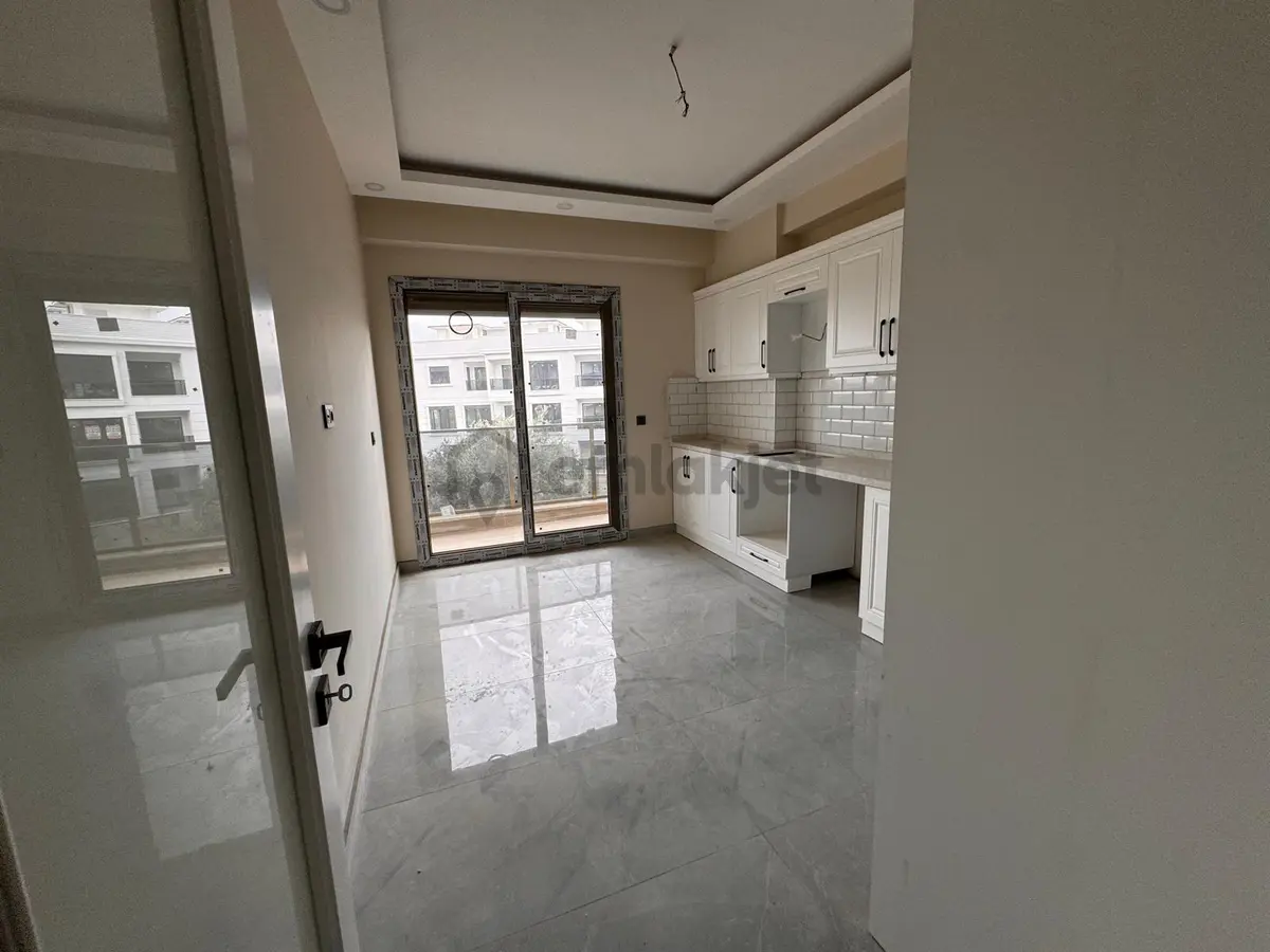 Edremit Çamlıbelde Site İçinde Kapalı Otopark 3+1 Dubleks Daire - 9