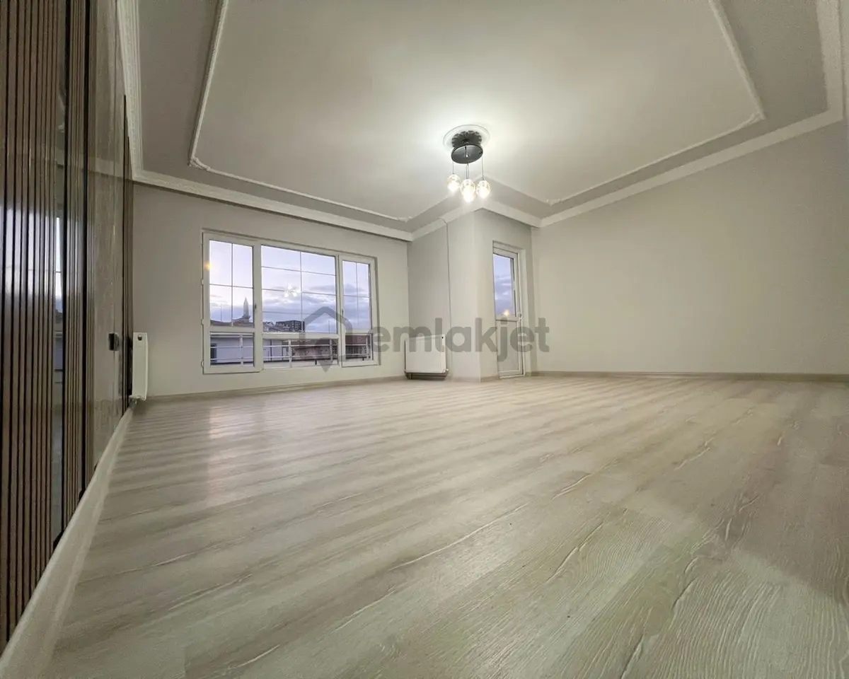 Ufuktepe Mahallesi'nde Cadde Üzeri Full Yapılı 3+1 Daire! - 8