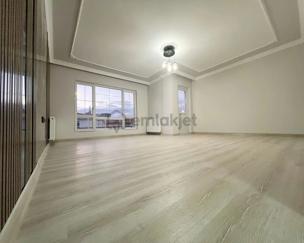 Ufuktepe Mahallesi'nde Cadde Üzeri Full Yapılı 3+1 Daire! - 9