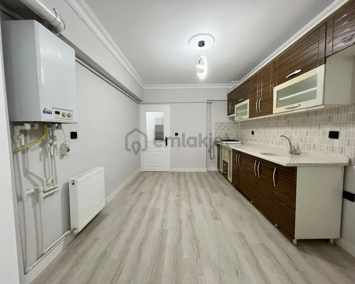 Ufuktepe Mahallesi'nde Cadde Üzeri Full Yapılı 3+1 Daire! - 6