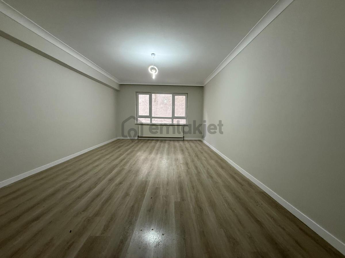 Bademlik'te Cadde Üzeri Site Konseptinde 2+1 Daire! - 9