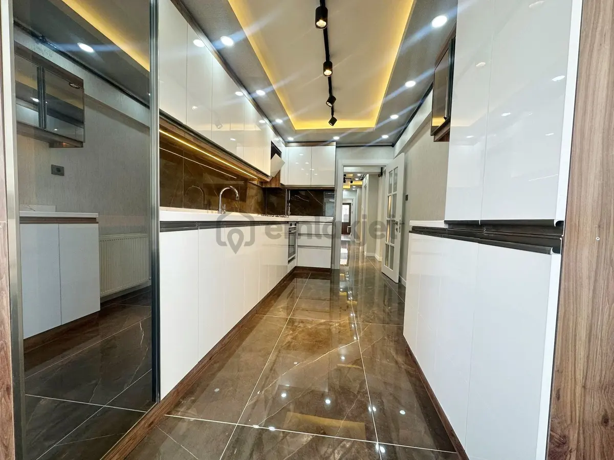 Süvari Mahallesi Cadde Yakını Lüx 3+1 Full Yapılı - 4