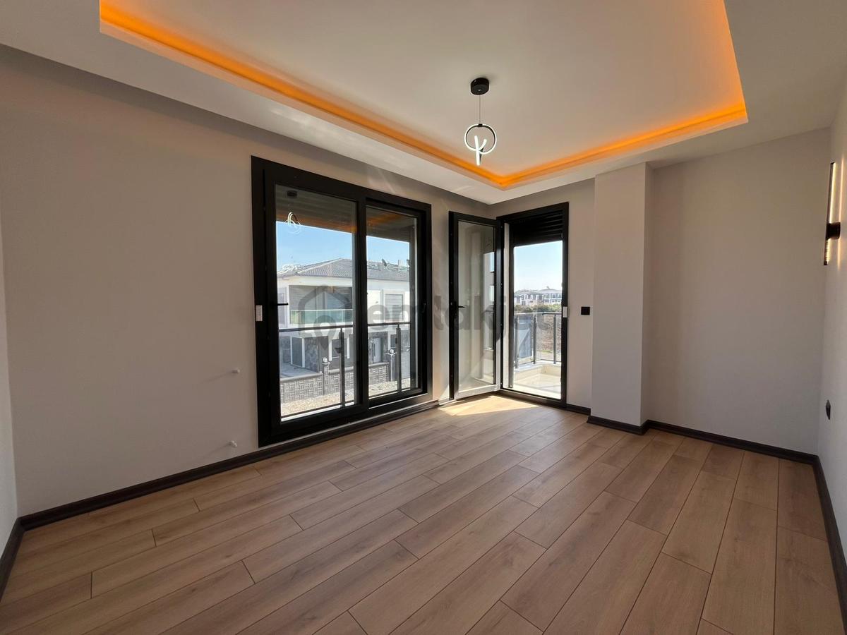 Didim Merkezde Ön Cephe, Otoparklı 3+1 Villa - 21