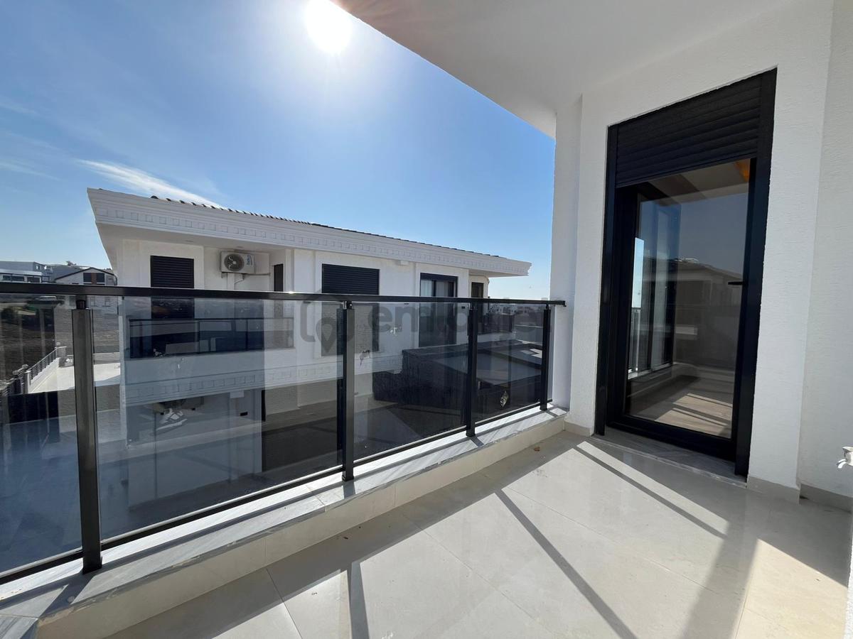 Didim Merkezde Ön Cephe, Otoparklı 3+1 Villa - 20