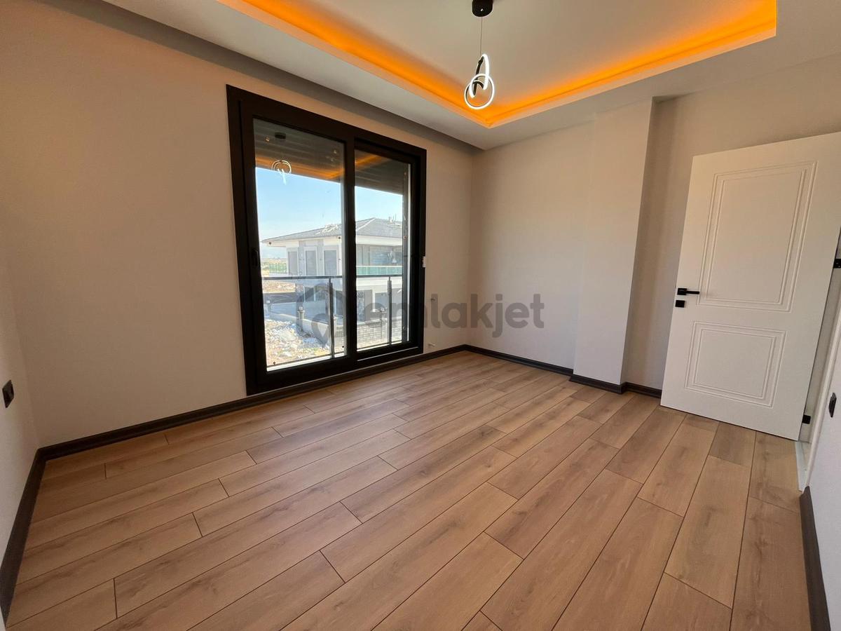 Didim Merkezde Ön Cephe, Otoparklı 3+1 Villa - 25