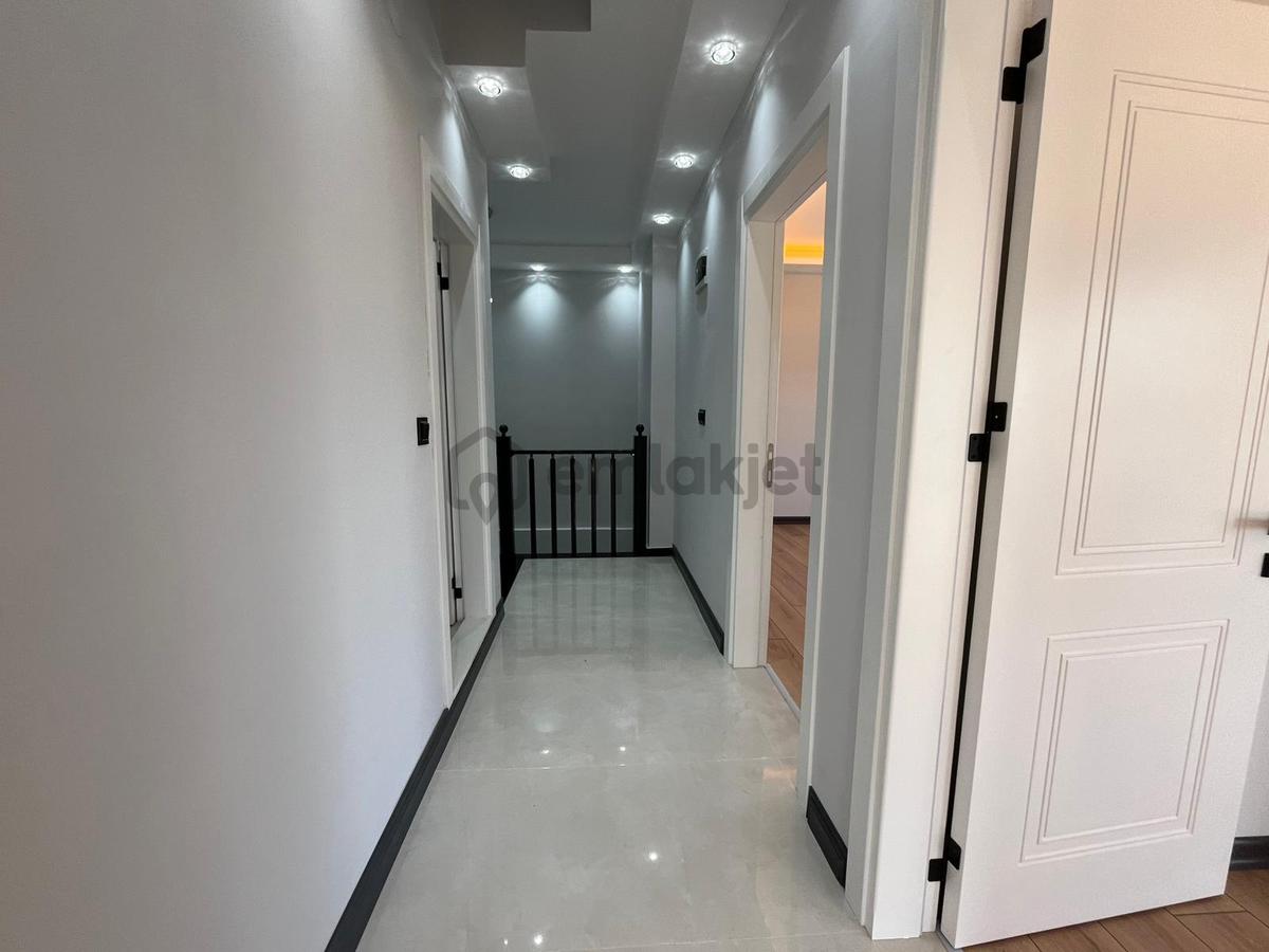 Didim Merkezde Ön Cephe, Otoparklı 3+1 Villa - 11