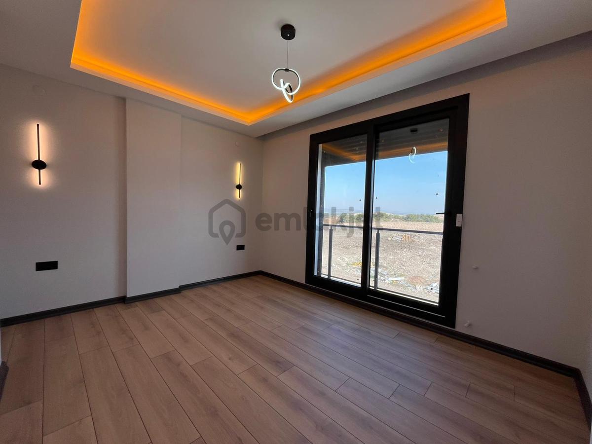 Didim Merkezde Ön Cephe, Otoparklı 3+1 Villa - 26