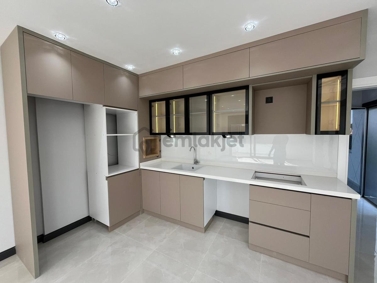 Didim Merkezde Ön Cephe, Otoparklı 3+1 Villa - 8