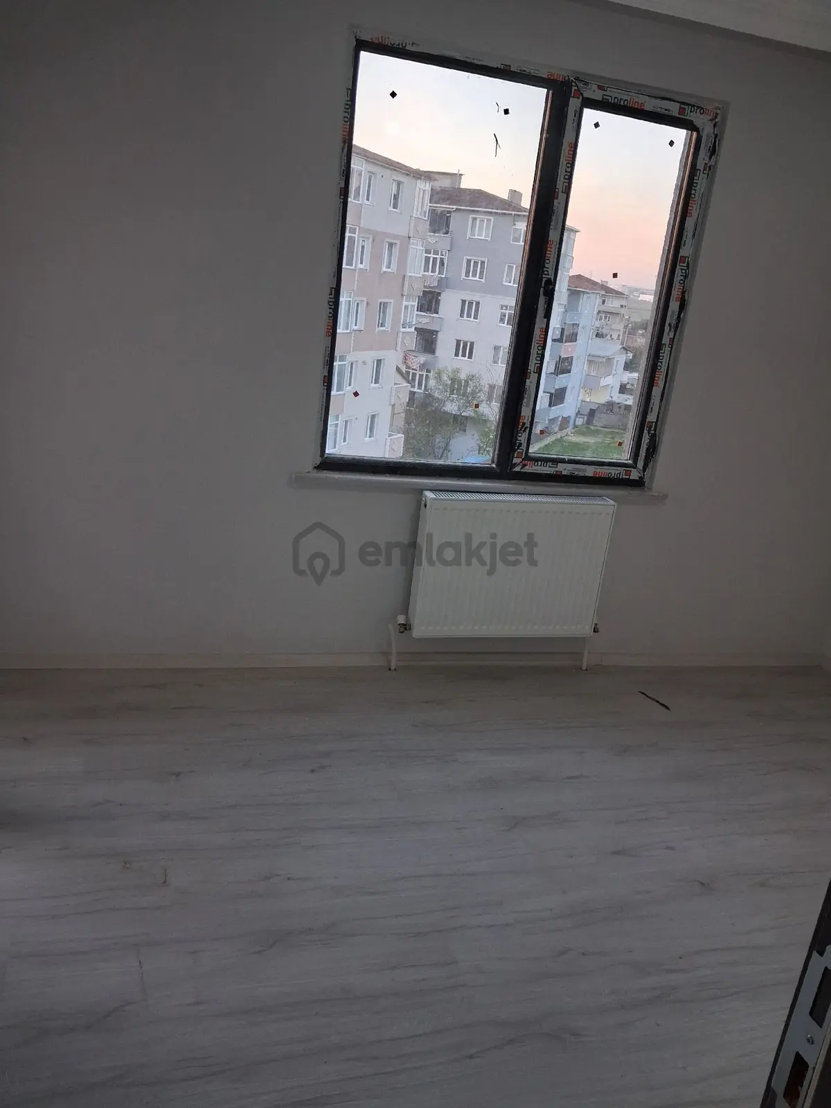 Tuşba Emlaktan Satılık Ara Kat Ön Cepe Sıfır 2+1 - 12