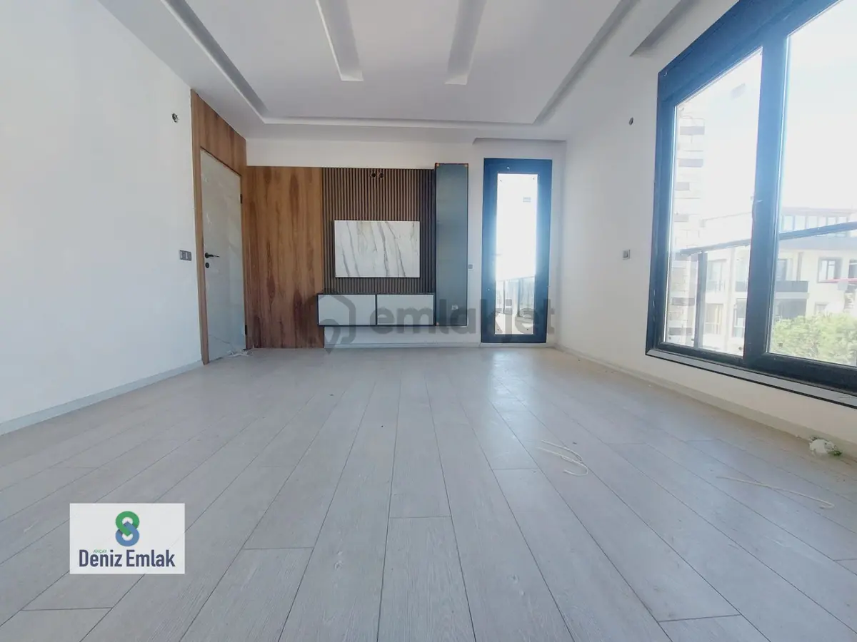 Denizden Akçayda Denize 75 M Ebeveynli Satılık 3+1 Daire. - 2