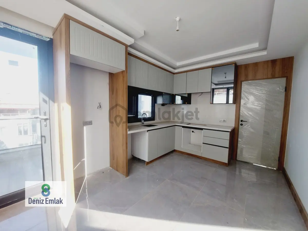 Denizden Akçayda Denize 75 M Ebeveynli Satılık 3+1 Daire.