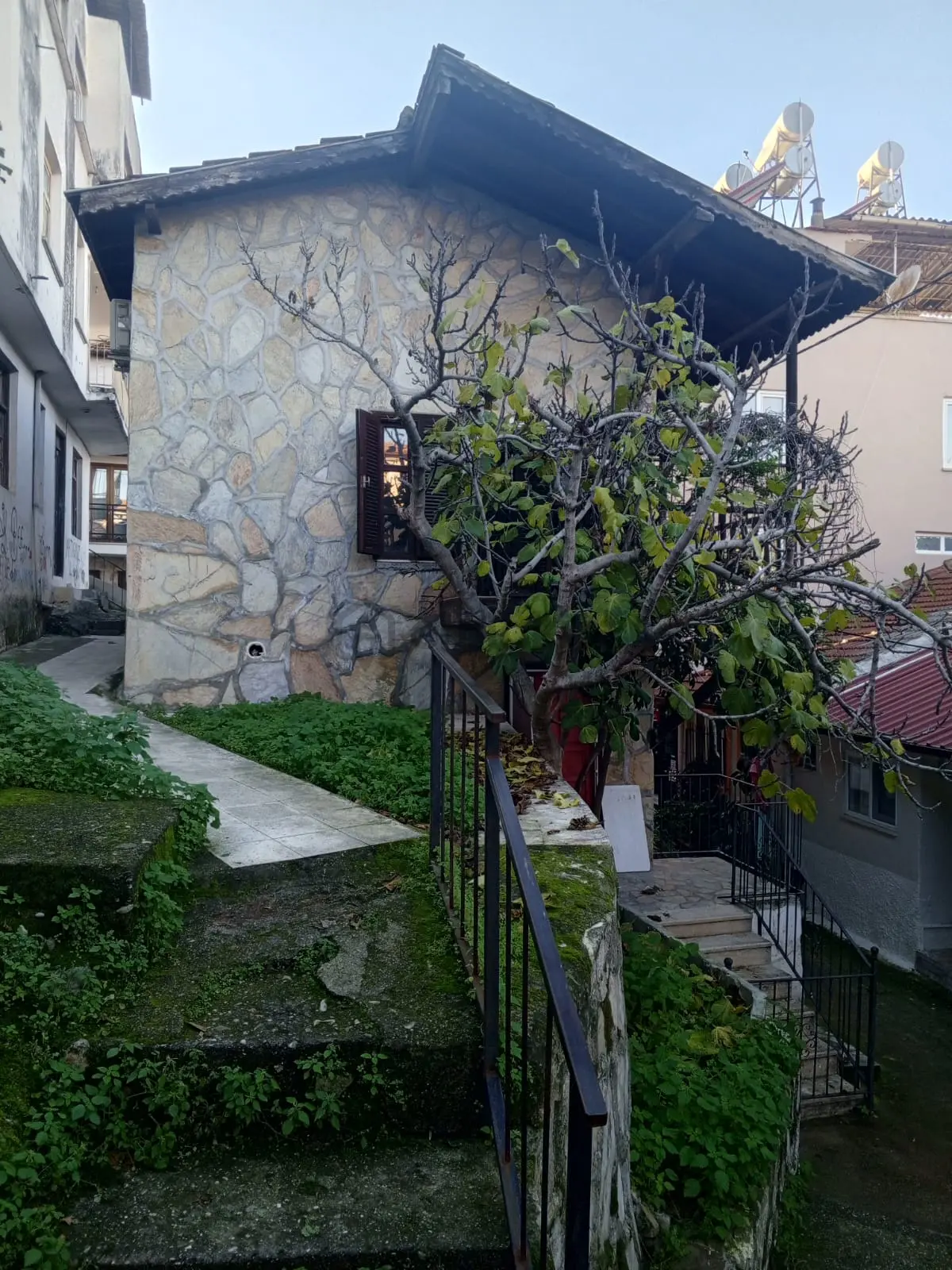 Akdeniz Emlakta Müstakil Satılık Bina - 11