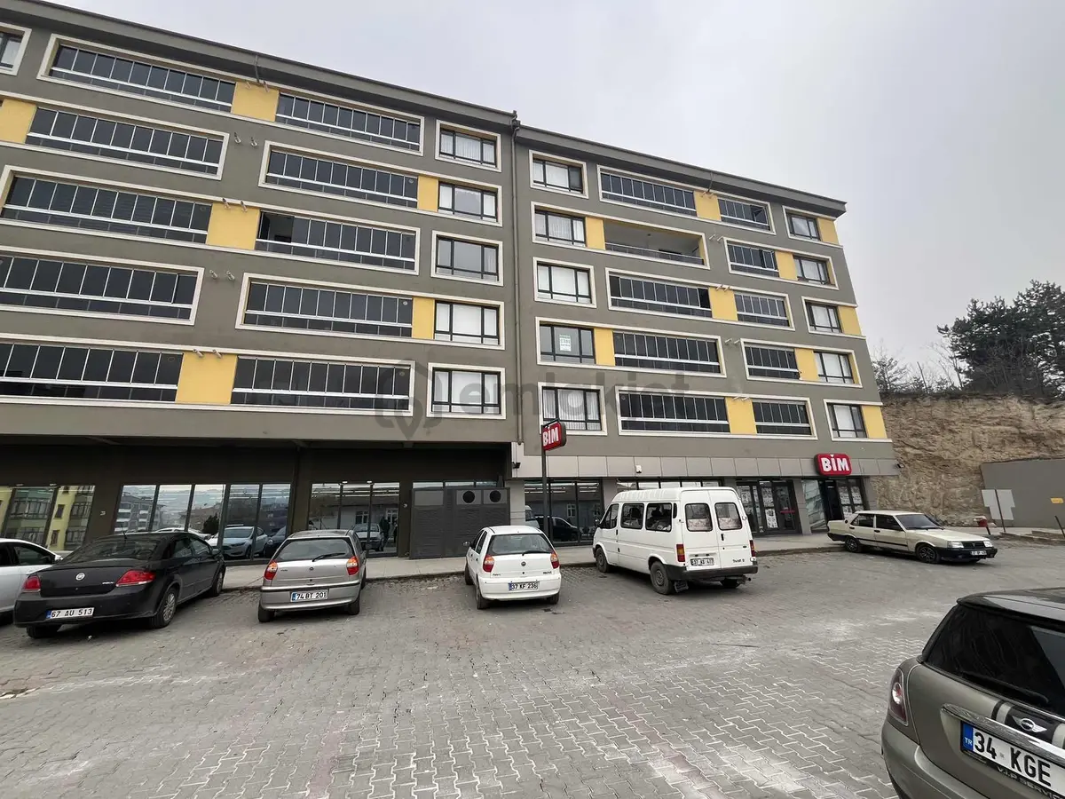Harika Lokasyon Bakımlı Ve Temiz 3+1 - 11